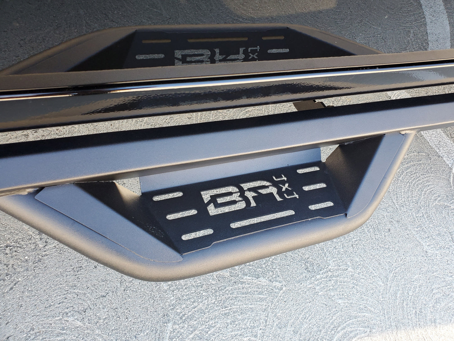 2019-2024 CHEVROLET SILVERADO 1500 CREW CAB/2020-2024 SILVERADO 2500/3500 CREW CAB AMBUSH SIDE STEPS