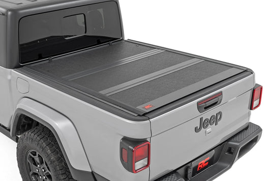 Hard Low Profile Bed Cover 5' Bed Jeep Gladiator JT 4WD 20-25 by Rough Country