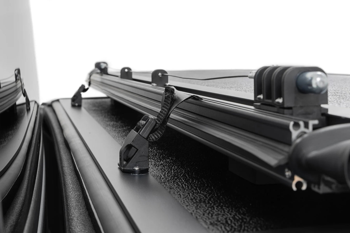 Hard Low Profile Bed Cover 5' Bed Jeep Gladiator JT 4WD 20-25 by Rough Country