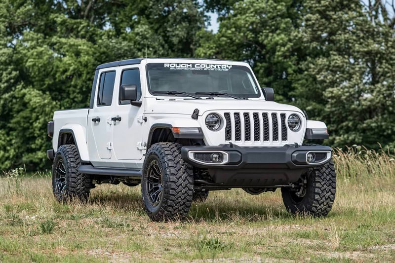 Rough Country 2.5-Inch Jeep Gladiator JT 4WD Lift Kit: Enhanced Stance, Smooth Ride