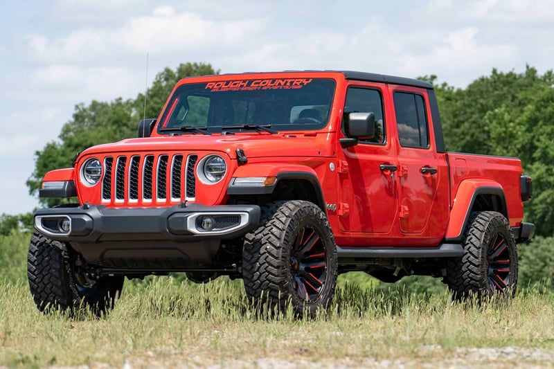 Rough Country 2.5-Inch Jeep Gladiator JT 4WD Lift Kit: Enhanced Stance, Smooth Ride