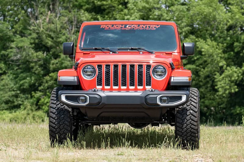 Rough Country 2.5-Inch Jeep Gladiator JT 4WD Lift Kit: Enhanced Stance, Smooth Ride