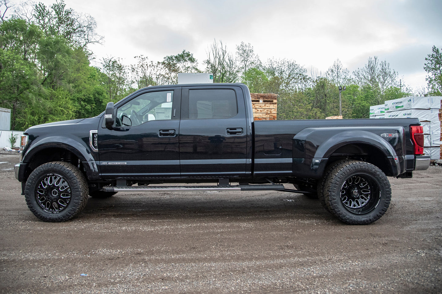 2.5 Inch Lift Kit w/ Radius Arm | Ford F450 Super Duty (20-22) 4WD | Diesel & Gas