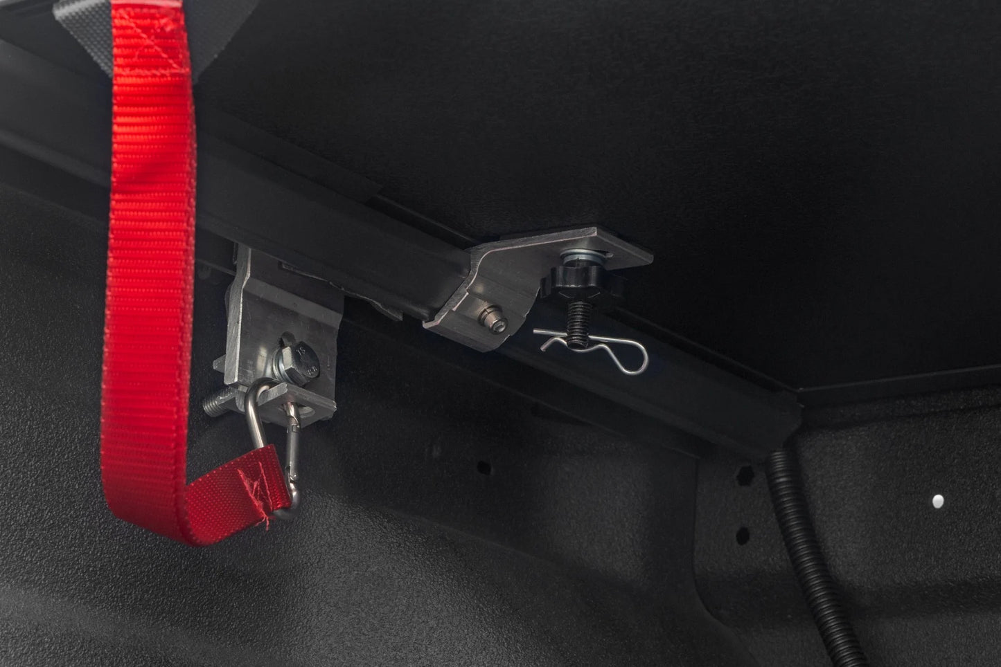 Hard Low Profile Bed Cover 5' Bed Jeep Gladiator JT 4WD 20-25 by Rough Country