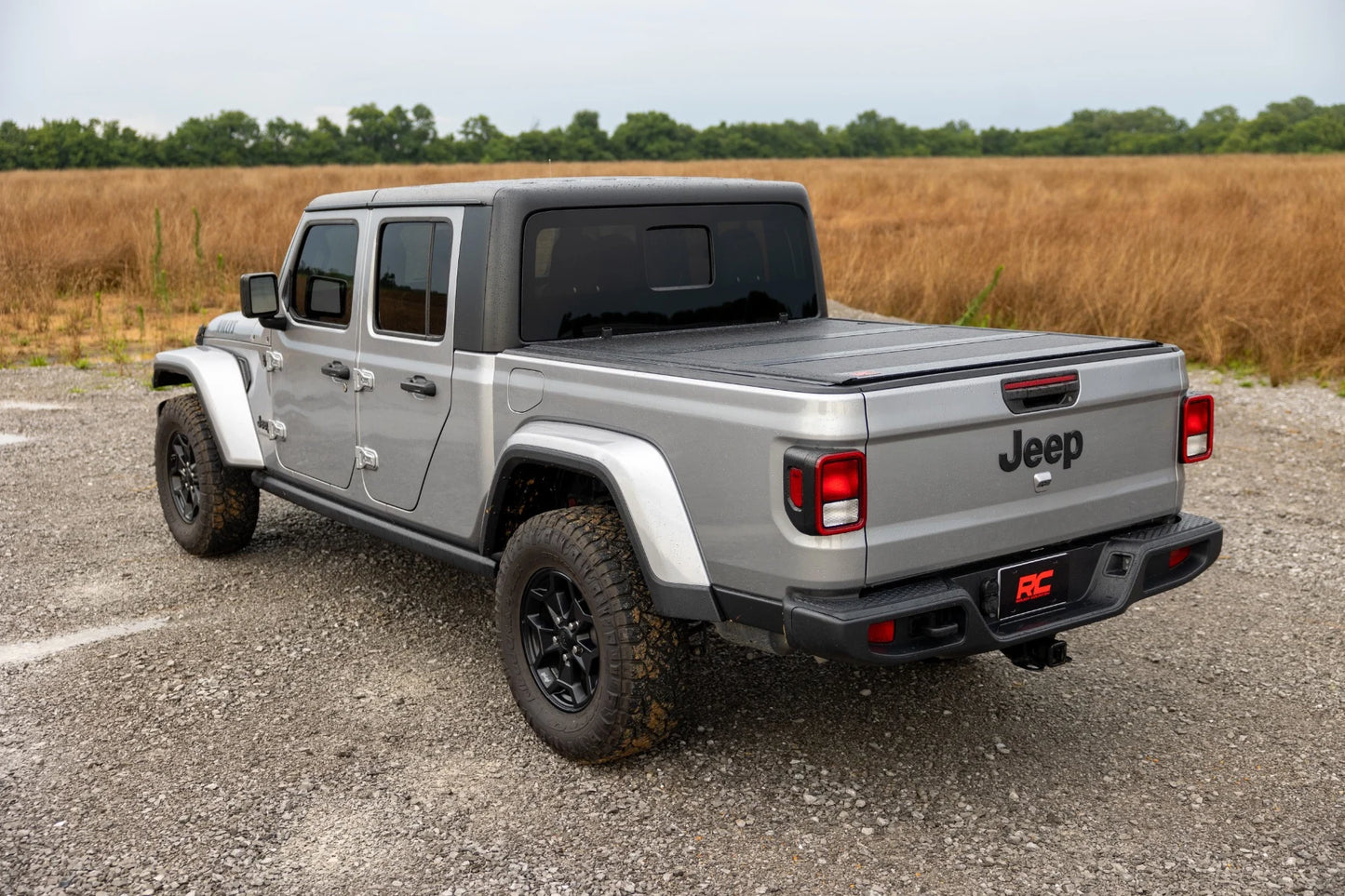 Hard Low Profile Bed Cover 5' Bed Jeep Gladiator JT 4WD 20-25 by Rough Country