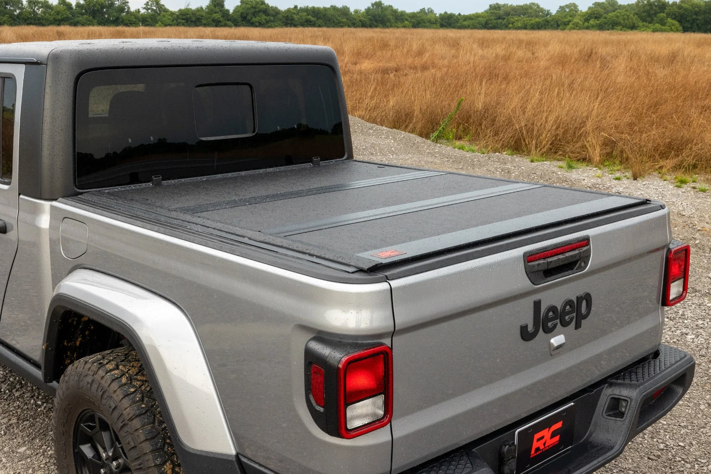 Hard Low Profile Bed Cover 5' Bed Jeep Gladiator JT 4WD 20-25 by Rough Country