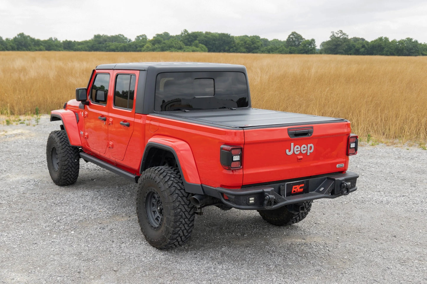 Hard Tri-Fold Flip Up Bed Cover Jeep Gladiator JT 4wd 20-25 by Rough Country