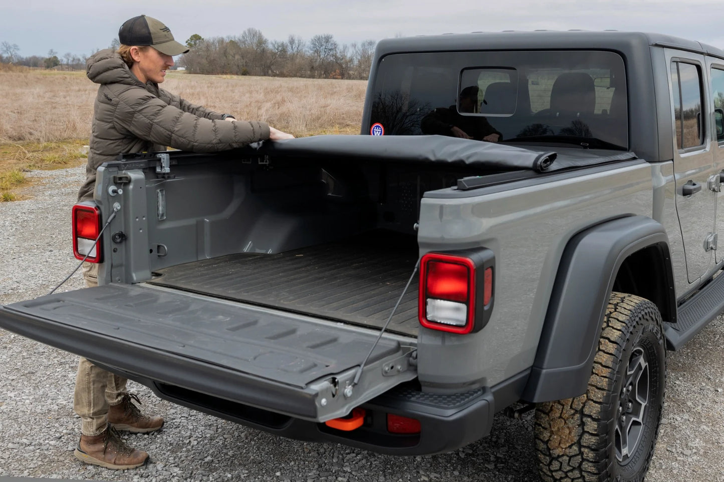 Soft Roll Up Bed Cover 5 Bed Jeep Gladiator JT 4WD 20-25 by Rough Country