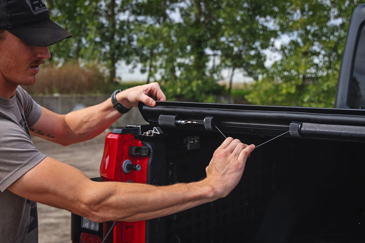Hard Roll Up Bed Cover 5' Bed Jeep Gladiator JT 4WD 20-25 by Rough Country